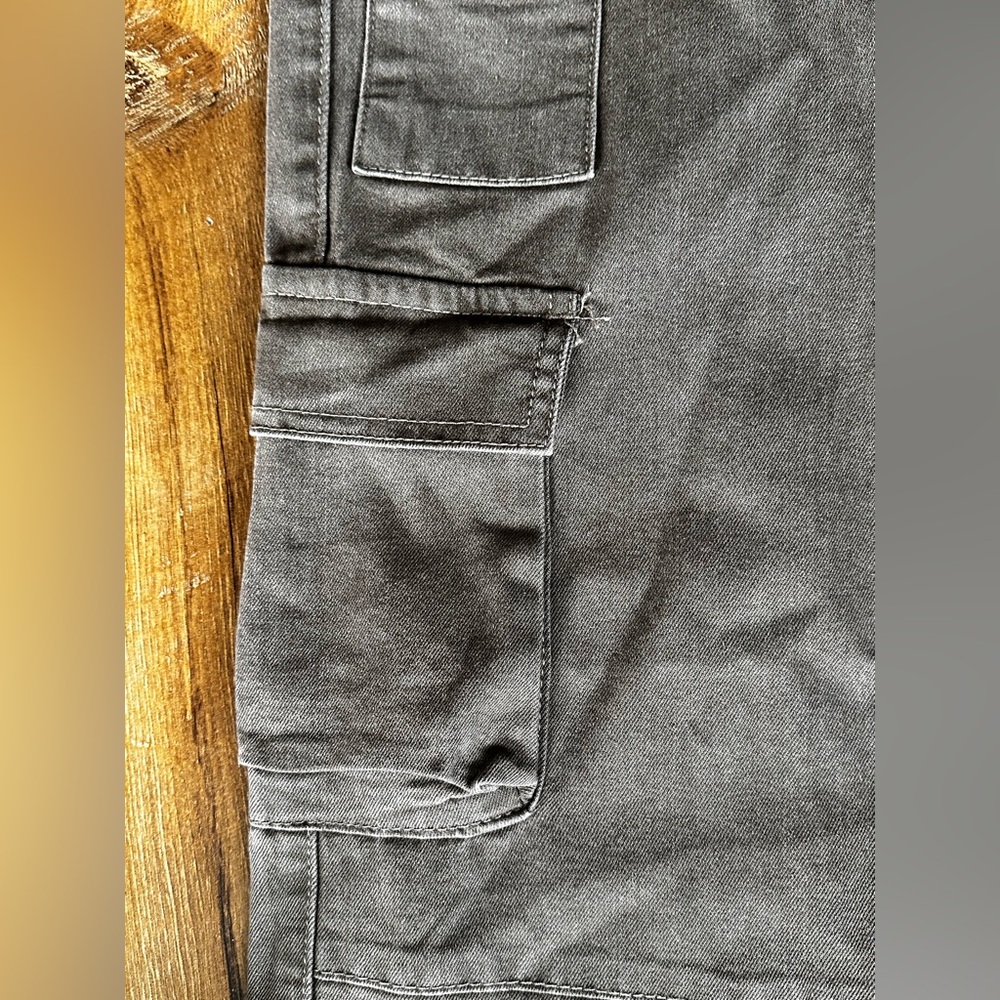 VIP size 7/28 cargo jeans - Picture 4 of 6